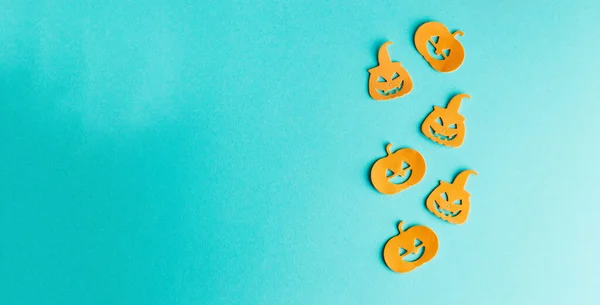 Halloween Decorations Pumpkins Turquoise Background — Zdjęcie stockowe