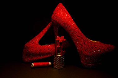 yüksek topuklu kırmızı