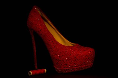 yüksek topuklu kırmızı