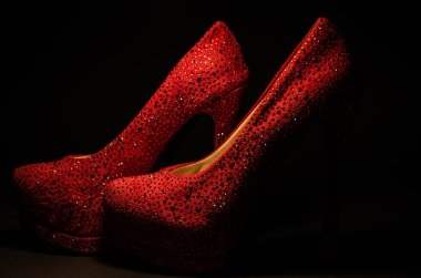 Kırmızı topuklu