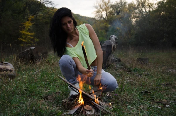 Negro las mujeres fuego — Foto de Stock