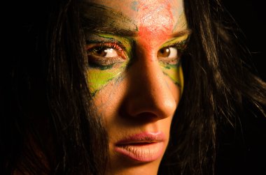 Siyah kadınlar boyalı