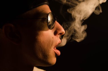 çocuk güzel dumanlı