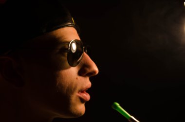 çocuk güzel dumanlı