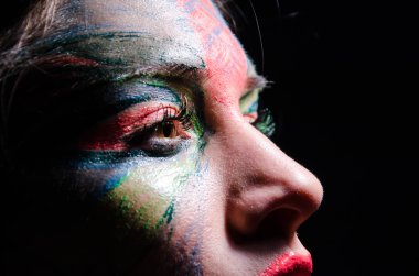 Siyah kadınlar boyalı