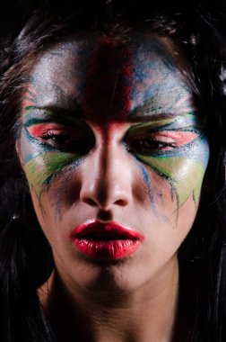 Siyah kadınlar boyalı