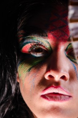 Siyah kadınlar boyalı