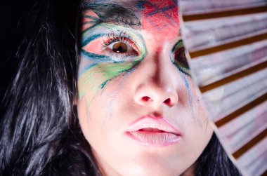 Siyah kadınlar boyalı