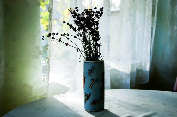 복고풍 꽃 테이블 — 스톡 사진