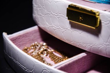 altın bilezik kutusu