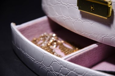 altın bilezik kutusu