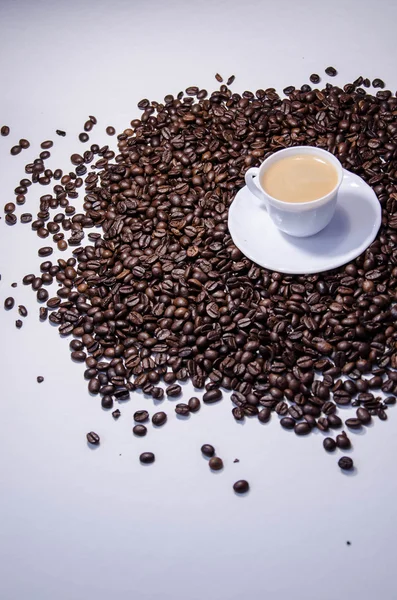 Кава чорний фон — стокове фото