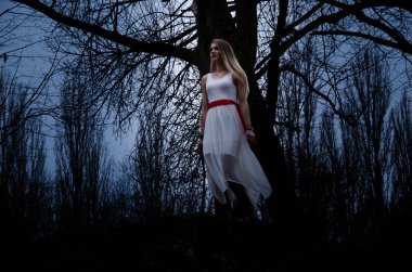 süper kız sarışın