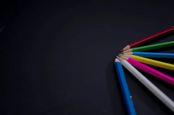 Tužka, barevné pozadí — Stock fotografie