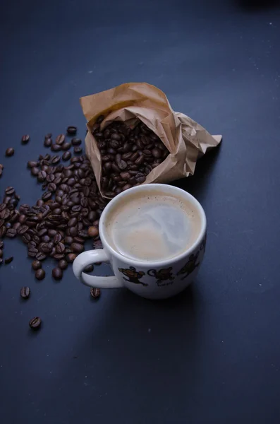 Чашка кави миттєвого бобу — стокове фото