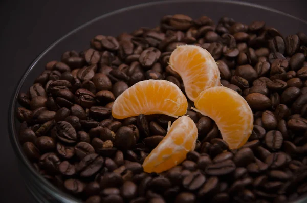 Kávébab és a mandarin tál — Stock Fotó