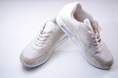 koşu ayakkabıları, üzerinde beyaz izole