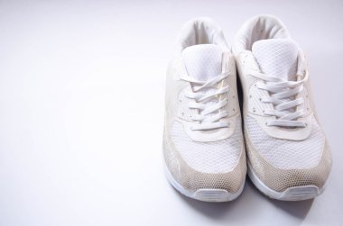 koşu ayakkabıları, üzerinde beyaz izole