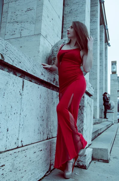 Mujer sexy vestido rojo — Stockfoto