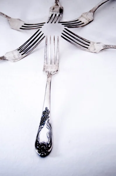 Çatal, kaşık ve bıçak üzerinde beyaz izole. — Stok fotoğraf