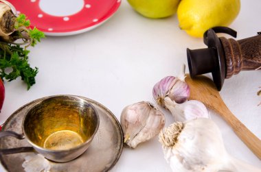 Sonbahar meyve ve rustik ahşap bir masa üzerinde su kabakları hasat veya Şükran arka plan