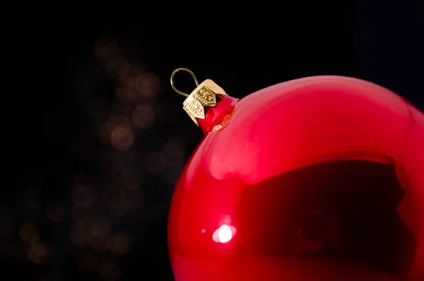 Weihnachtsgeschenke mit roter Schleife — Stockfoto
