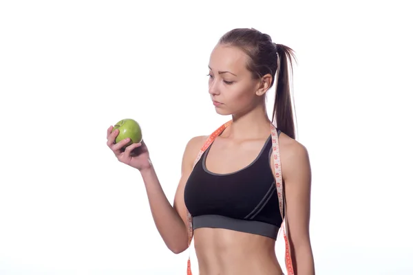 Aantrekkelijke fitness model met het meetlint op een witte achtergrond — Stockfoto