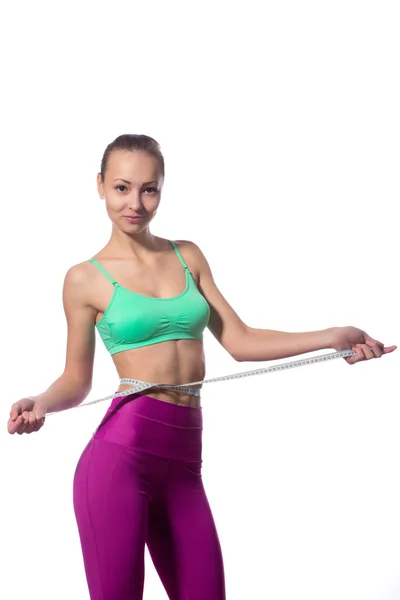 Atractivo modelo fitness con cinta métrica sobre fondo blanco — Foto de Stock