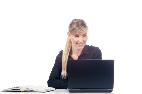 Donna d'affari che lavora in un computer portatile, isolare — Foto Stock