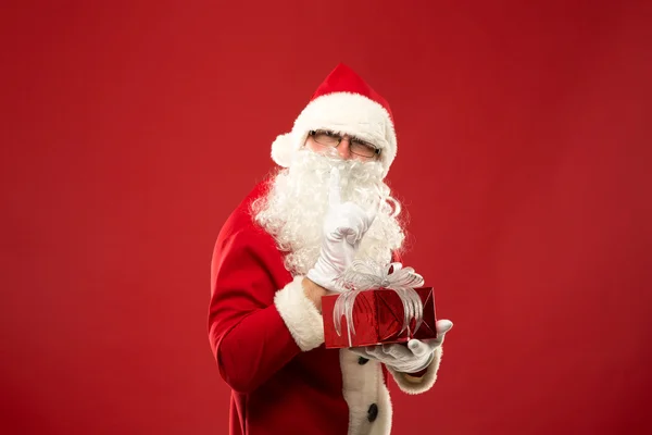 Retrato de Papá Noel feliz con un enorme saco — Foto de Stock