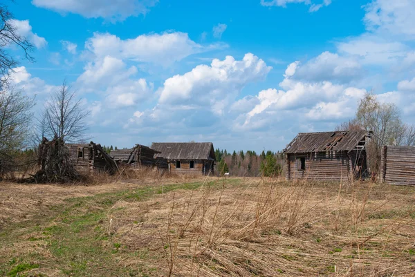 Eski binalar ile terk edilmiş köy