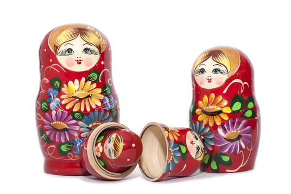 Beyaz arka plan üzerinde izole Rus bebek matreshka