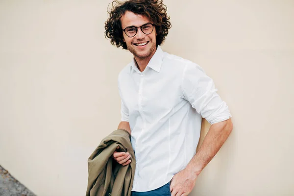 Jovem Homem Negócios Óculos Sorrindo Largamente Posando Livre Empresário Sexo — Fotografia de Stock