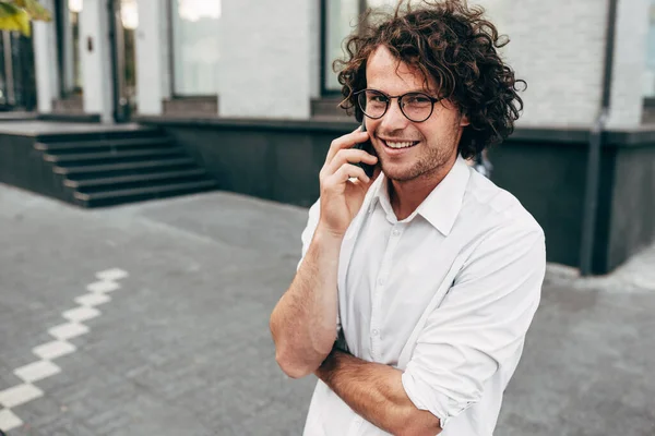 Young Employer Man Talking Mobile Phone His Colleague Street Handsome — Stock Photo, Image