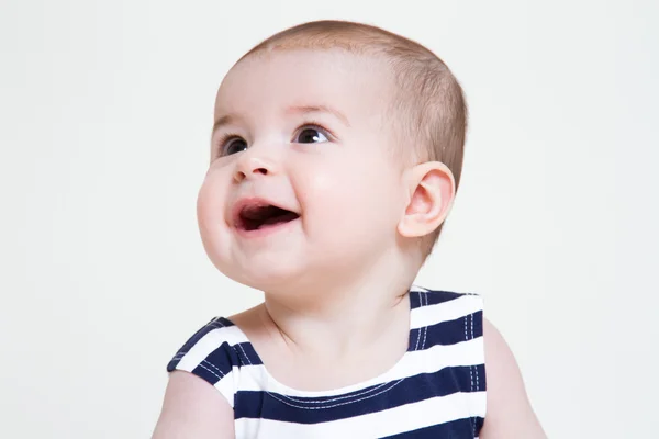 Güzel gülümseyen şirin bebek kız portre