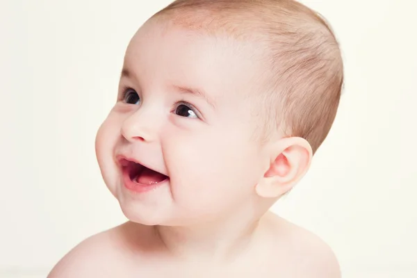 Adorable portrait de bébé heureux regarder d'un côté — Photo