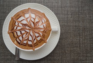 altın kahverengi toprak kap