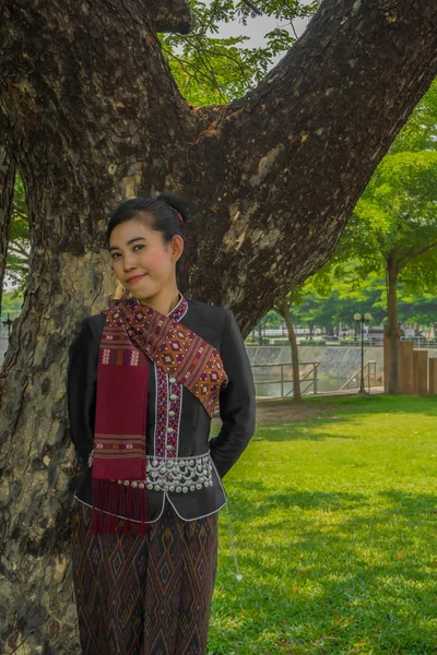 Asiatisk kvinna utklädd — Stockfoto