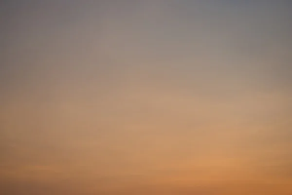 Usulca gökyüzü alacakaranlık zamanında soyut