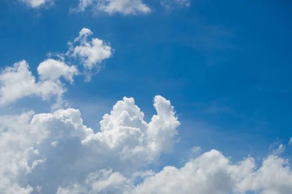 Nube suave abstracta con cielo azul — Foto de Stock