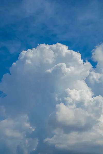 Nube suave abstracta con cielo azul —  Fotos de Stock