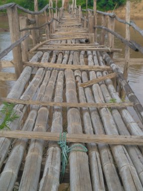 eski bambu Köprüsü