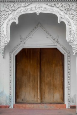 Beyaz Bina ahşap kapı