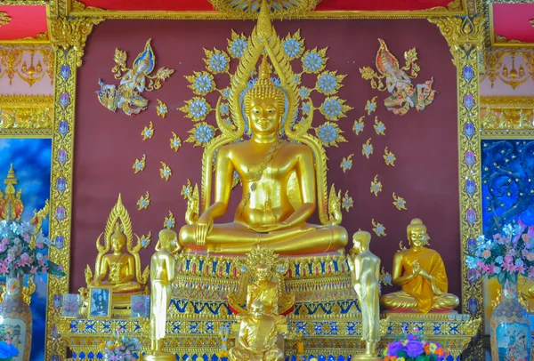 Buda de ouro público — Fotografia de Stock