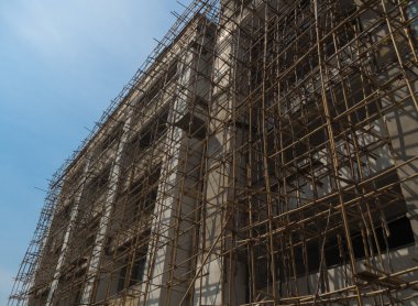 Bambu iskele ile bina inşaat