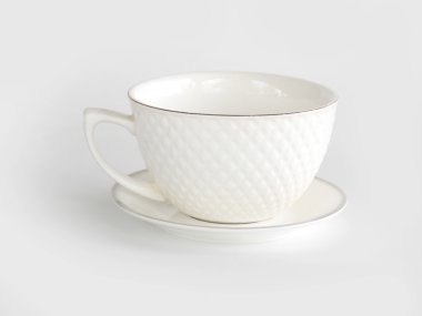 Beyaz arka plan üzerinde boş beyaz kahve fincanı