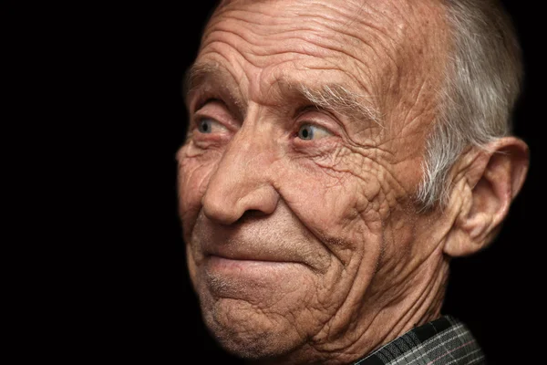 Vidám idős ember egy fekete háttér — Stock Fotó