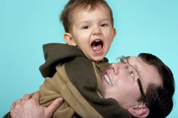 Vader en zoon spelen — Stockfoto