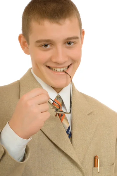 Bir takım elbise ve kravat gülümseyen genç işadamı — Stok fotoğraf