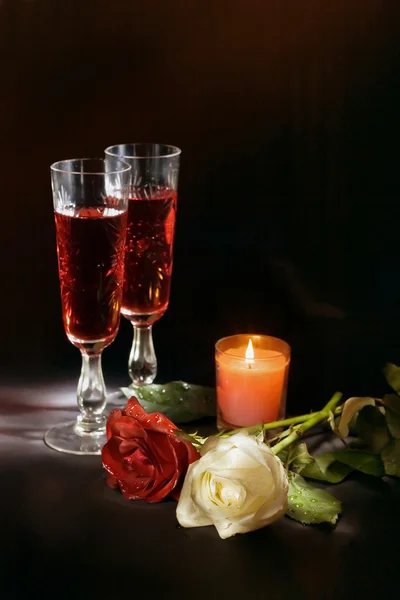 酒とバラ — ストック写真